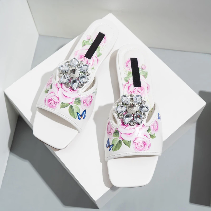 

2021 обувь с украшением в виде кристаллов, каблук металлические печати квадратный носок женские летние тапочки пляжная обувь на плоской подо...