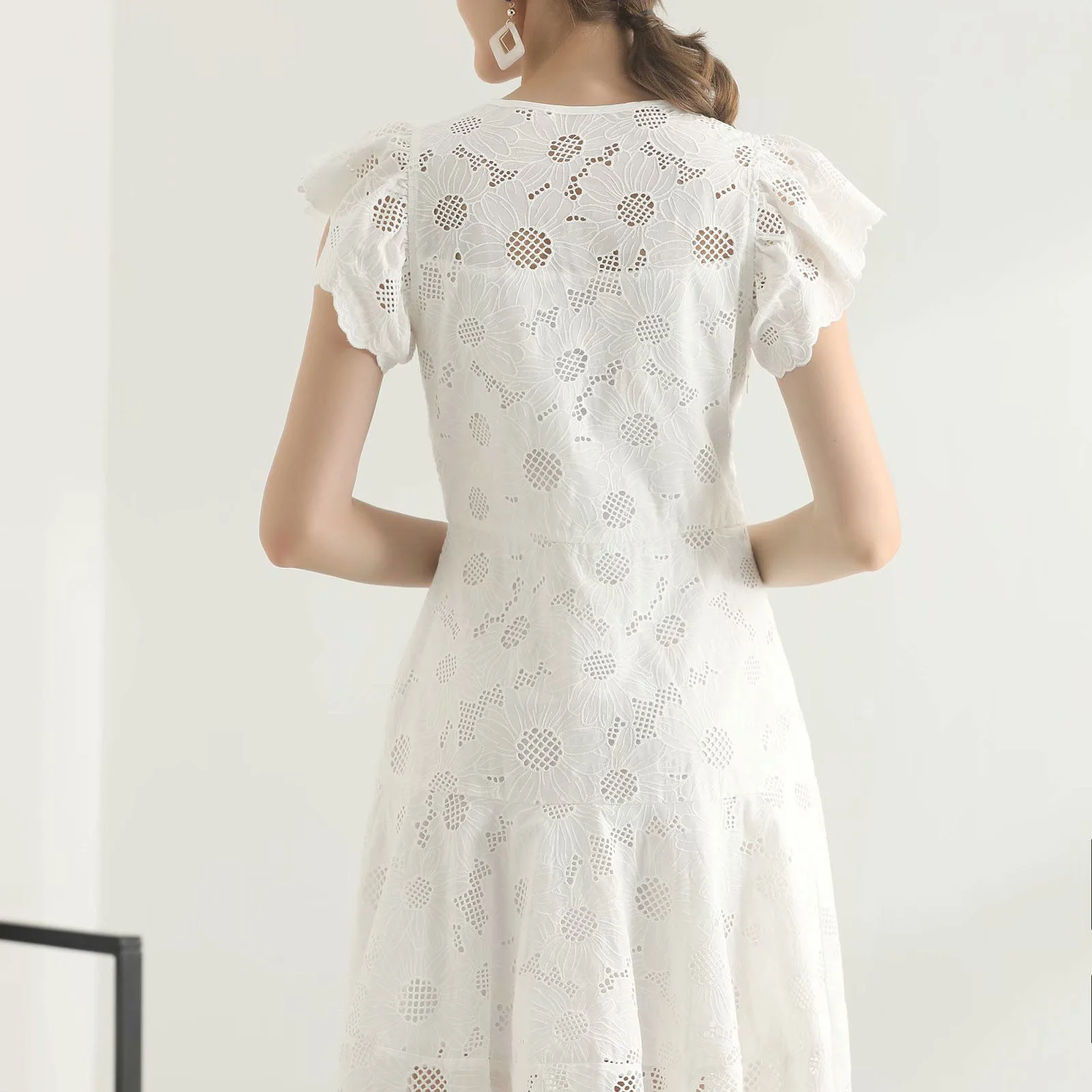 

High QUALITY Newest 2021 Designer Women's Sexy V-neck Ruffles Flying Sleeve Sweet white Lace Embroidery Retro A-line Dress