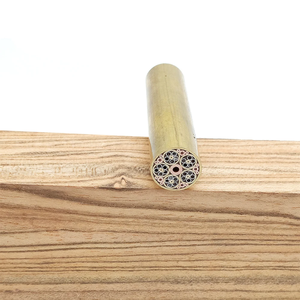 

Мозаика булавка делают нож с эффектом рогатки, ручка гайка ходового винта: на плоской подошве (12 мм x 40 мм) латунь и нержавеющая сталь труба