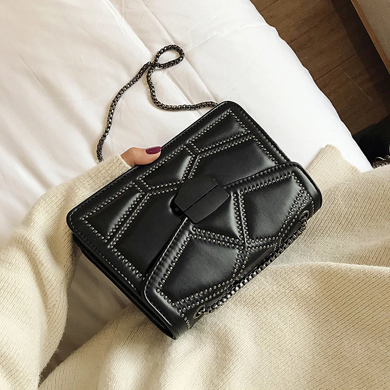 Маленькие сумки через плечо с заклепками и цепочкой для женщин Модный мессенджер
