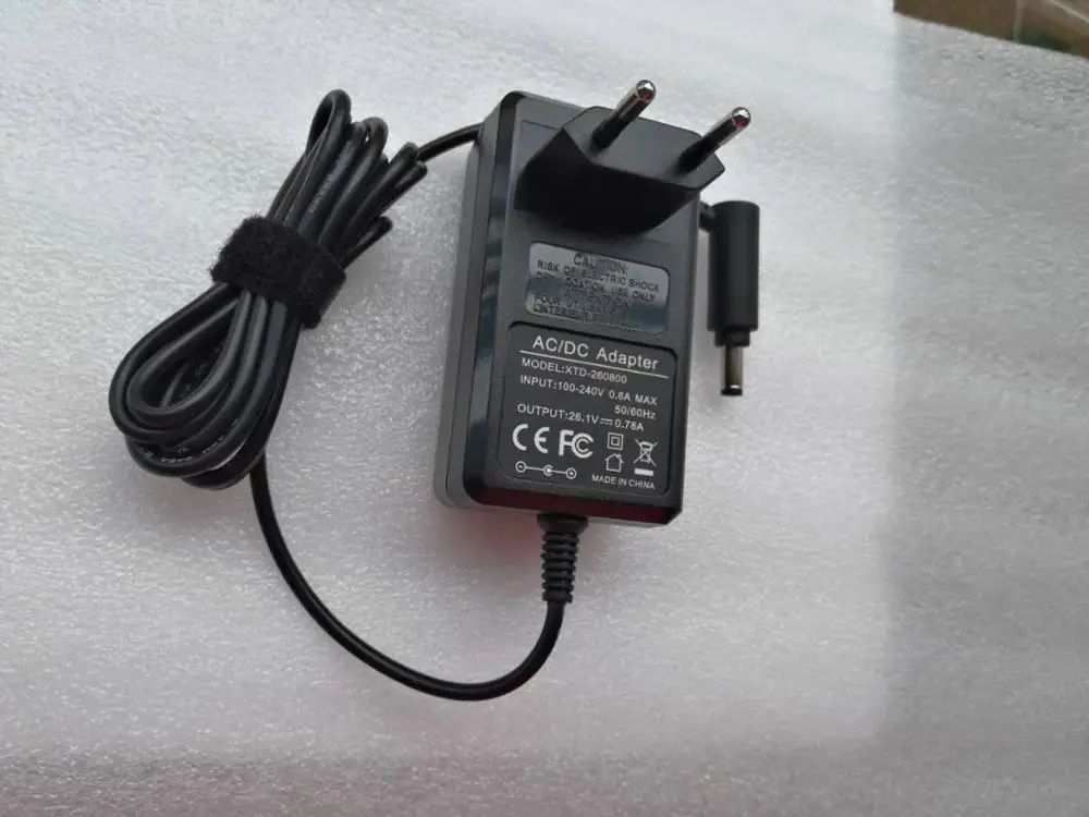 1pcs EU Plug charger Высококачественная перезаряжаемая литиевая батарея 21,6 V 6800mAh для пылесоса Dyson серии V8 - Цвет: 1pcs EU Plug charger