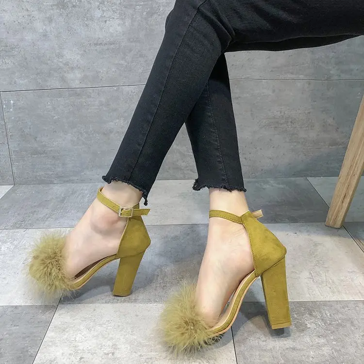 Женские босоножки на очень высоком каблуке с ремешком щиколотке из