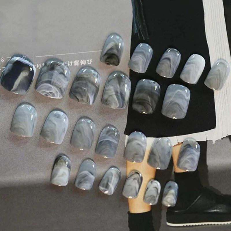 

24Pcs Women's nails beauty French nail Art Tips False Nails DIY Manicure kit