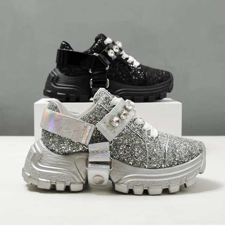 Женская украшенная сияющими блестками серебристого цвета С кристалалми и стразами кеды на шнуровке, на платформе, без каблука из натуральной кожи на высоком каблуке; обувь с ремешком и пряжкой класса люкс