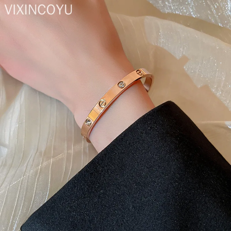 

Korea 2021 New trend Fashion Rose Gold Titanium Steel Bracelet Metal Temperament Thick Bracelet Light Luxury Jewelry Woman Gifts