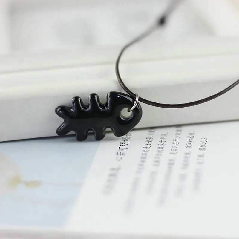 Y030 бигбинг модные ювелирные изделия керамическая белая черная рыба кость кулон