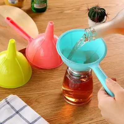 

Colorful multi-purpose long-handle plastic funnel large small household kitchen soy sauce wine oil pot liquid dispensing tool