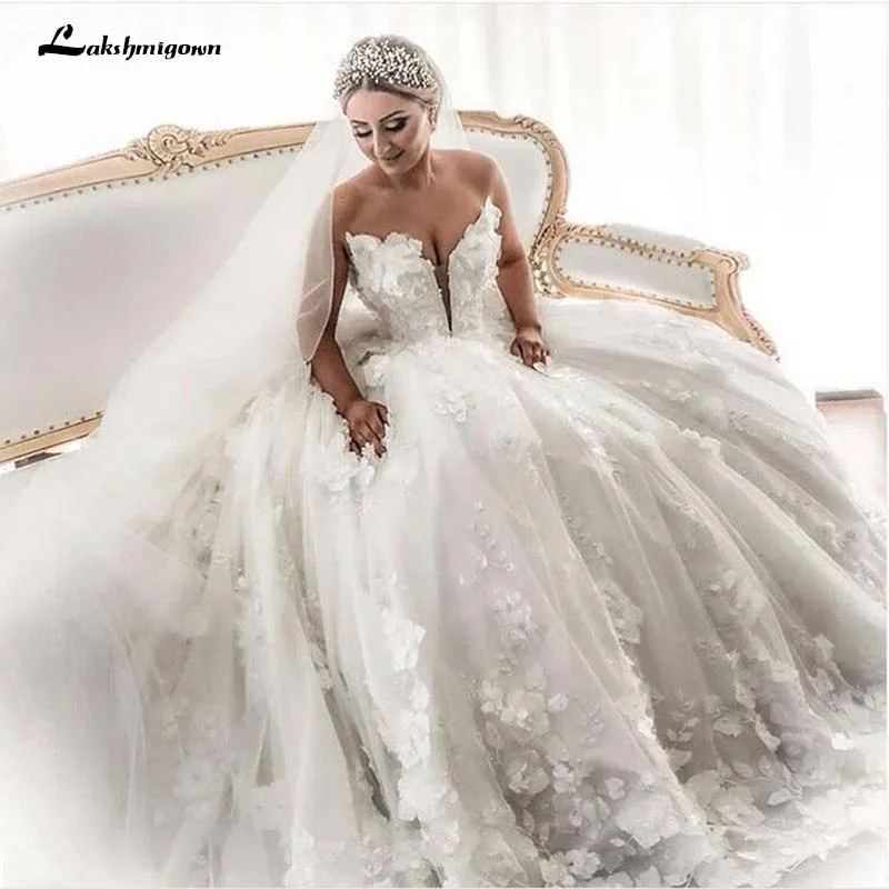 

2020 3D Flowrers Ball Gown Wedding Dresses Luxury Lace Appliqued Open Back Saudi Arabia Dubai Bridal Gown robe soiree dubai