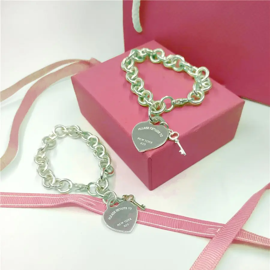 

Boutique new style, classic luxury heart-shaped key women's bracelet, elegant temperament style, classic style, couple style