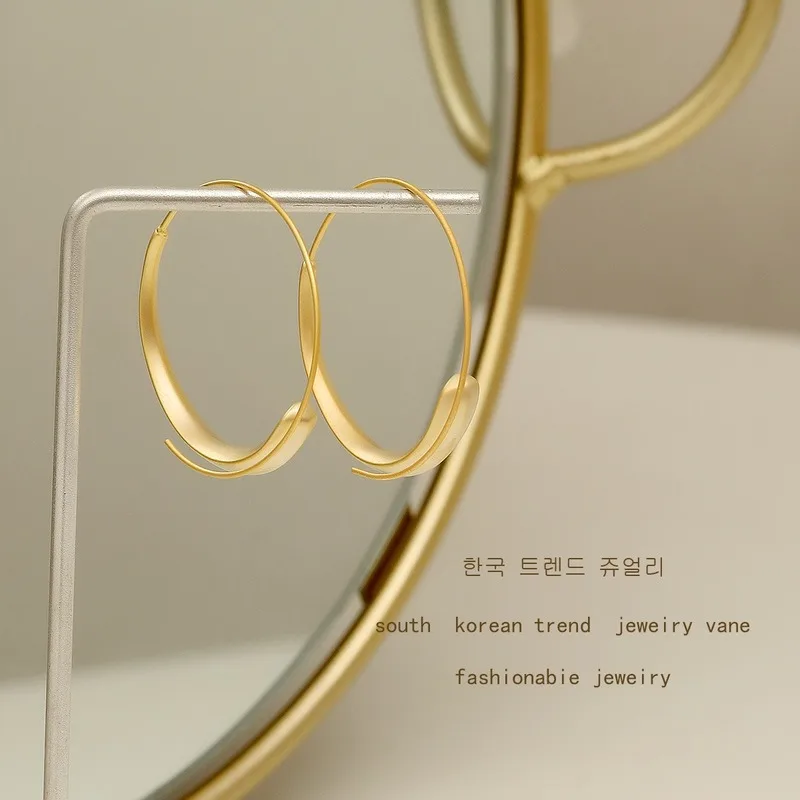 

Designer retro ring earrings female European and American fashion temperament tide earrings Korea minimalist matte earrings