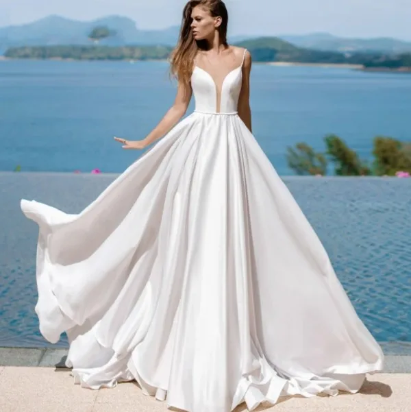 

Vintage V-Neck Sleeveless Bridal Gown Elegant Backless Pleat Soft Satin Beading Wedding Dress Luxury Long Train Vestidos Mariage