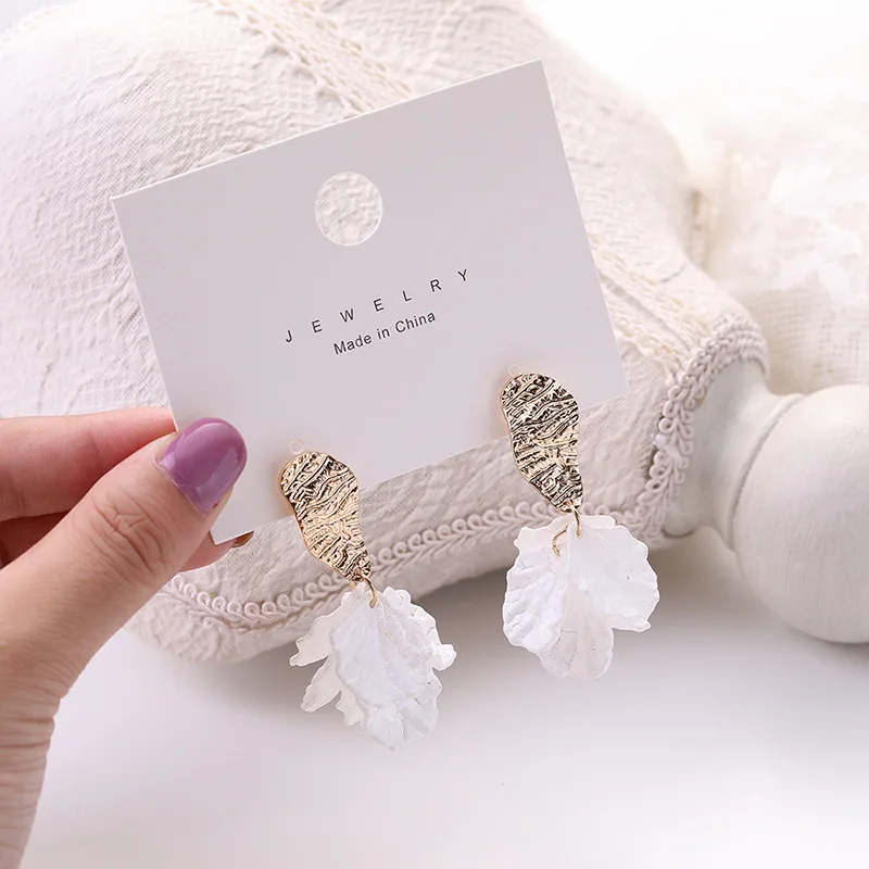 Корейские белые акриловые серьги-подвески в виде лепестков цветов для женщин