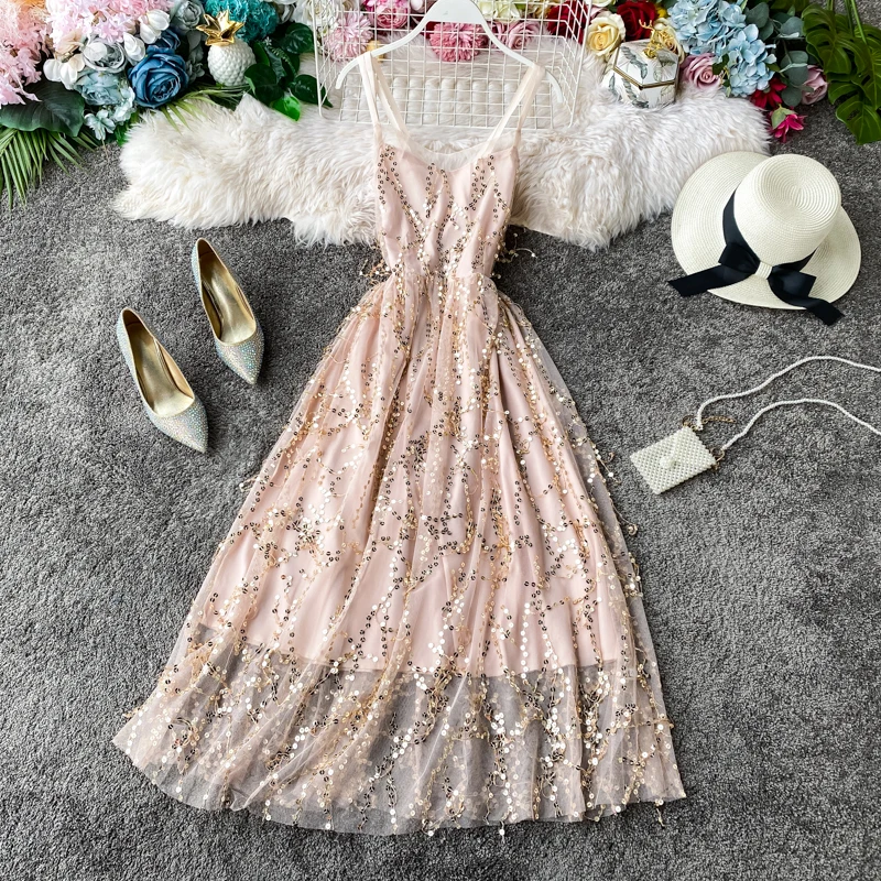 Женское модельное платье с блестками однотонное облегающее ТРАПЕЦИЕВИДНОЕ