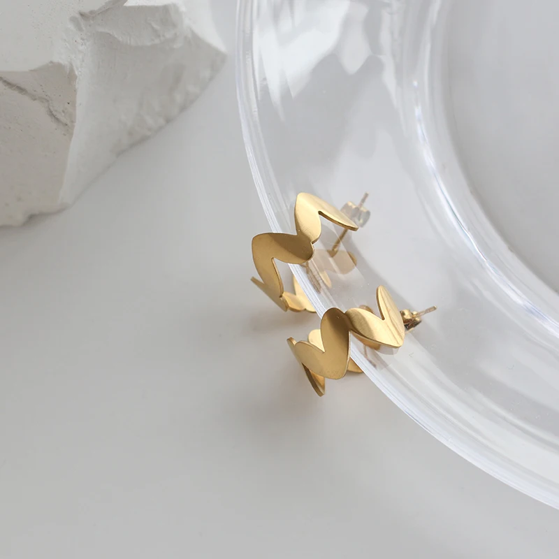 

MODAGIRL Dainty Gold Wave Hoop Earrings Stainless Steel Twisted Huggie Hoops Earrings for Women Fashion Jewelry