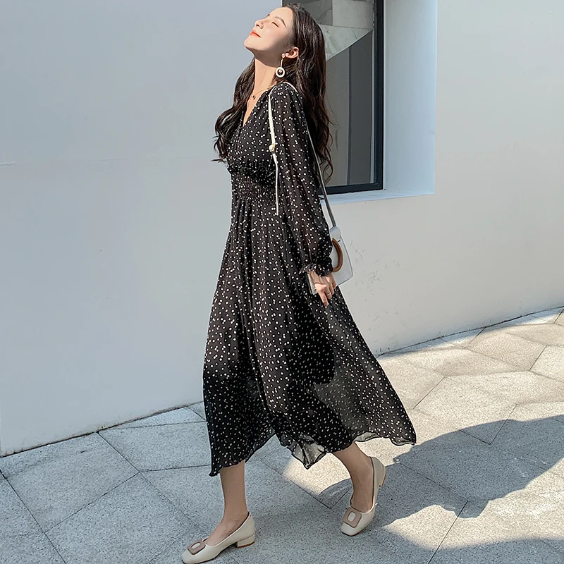 Женское шифоновое платье-трапеция с V-образным вырезом и эластичным поясом |