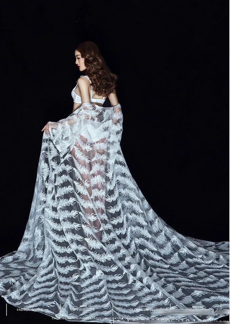 Прозрачная сетчатая накидка с белыми перьями соблазнительное длинное