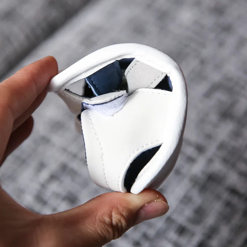 Сандалии для мальчиков и девочек модные легкие мягкие босоножки на плоской