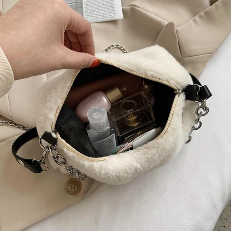 

Fashion Autumn Winter Shoulder Underarm Bags for Women Plush Solid Color Messenger Bag Travel Street Chain Bags