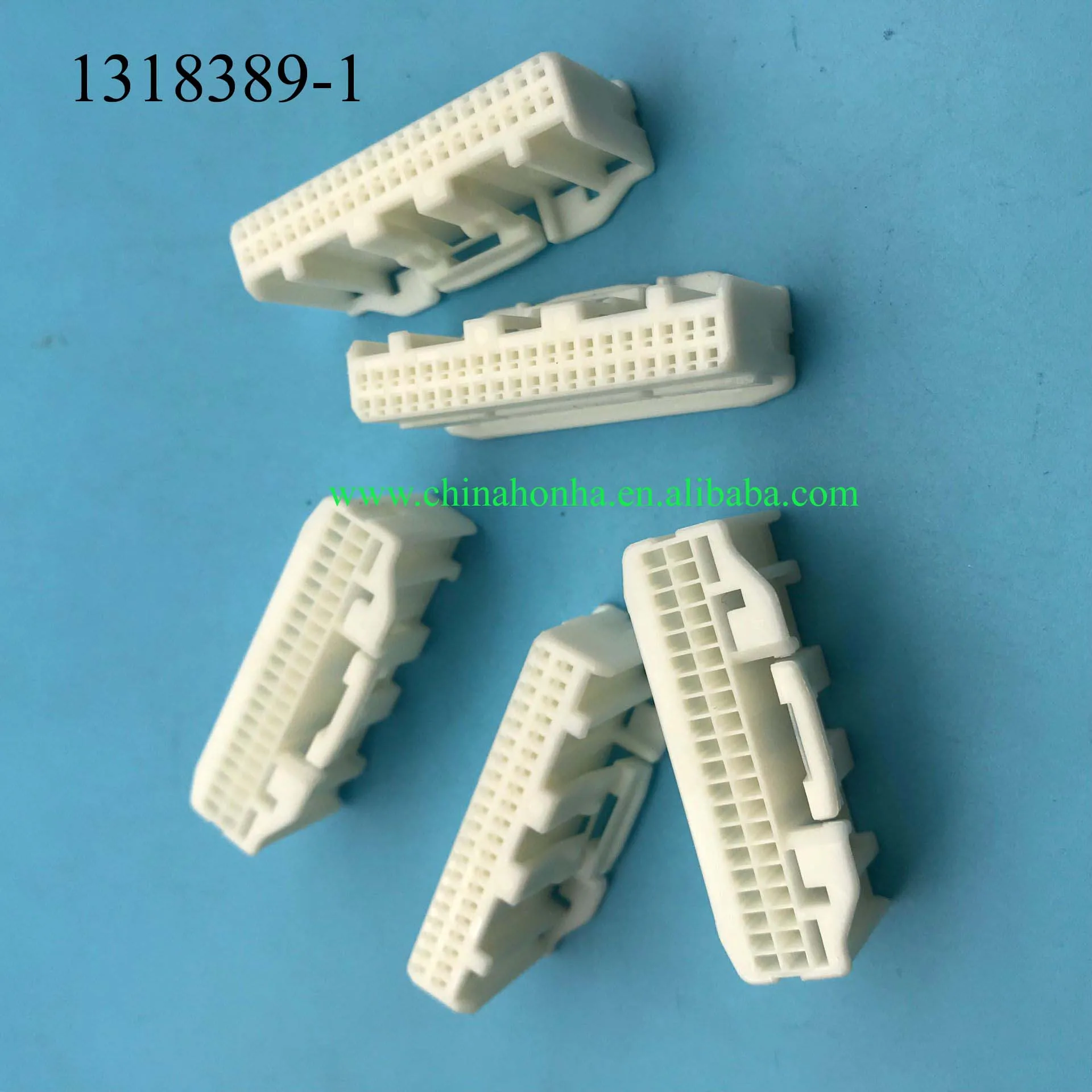 1318389-1 40-контактная гнездовая Автомобильная оболочка двери с клеммой 1123343-1
