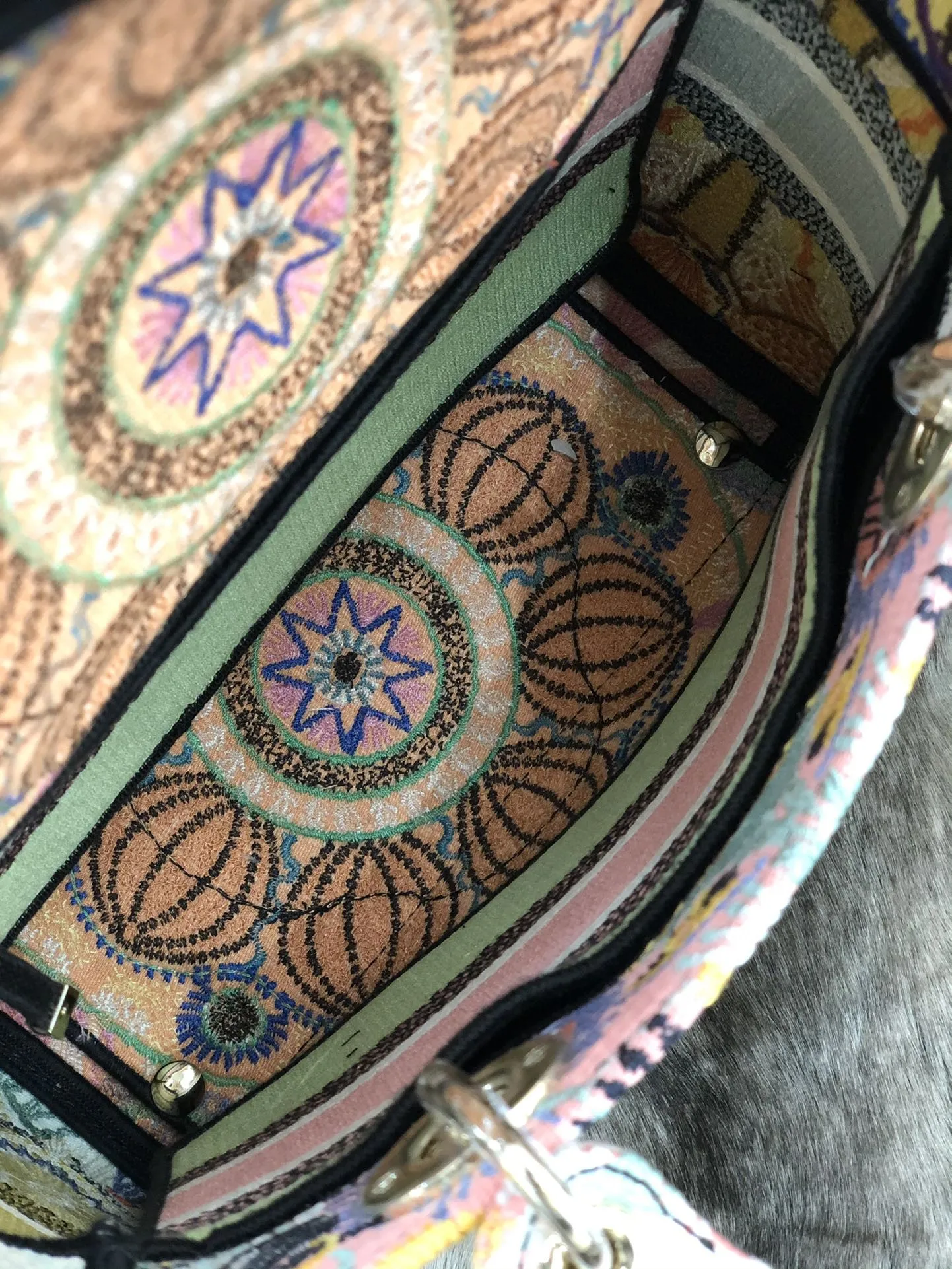 

2021 New Embroidery Pattern Women's Hand-Held One Shoulder Shopping Bag Multi Color Fashion Design Factory Direct Sales