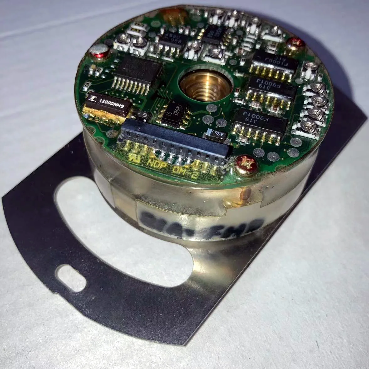 Протестированный рабочий энкодер UTOPH-81AWFHD для серводвигателя переменного тока