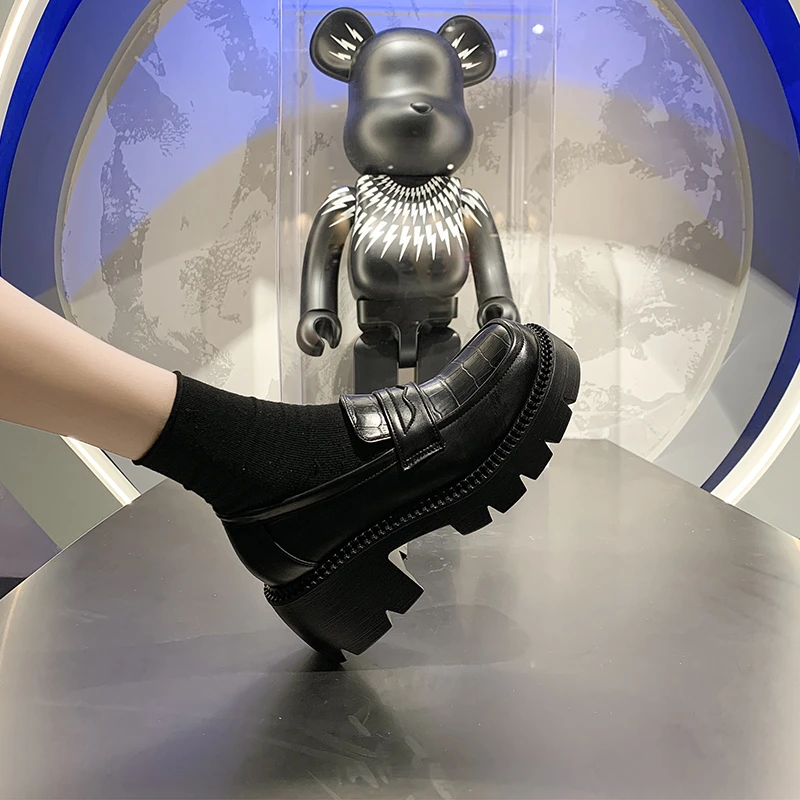 

Лоферы женские из лакированной кожи на платформе и высоком каблуке