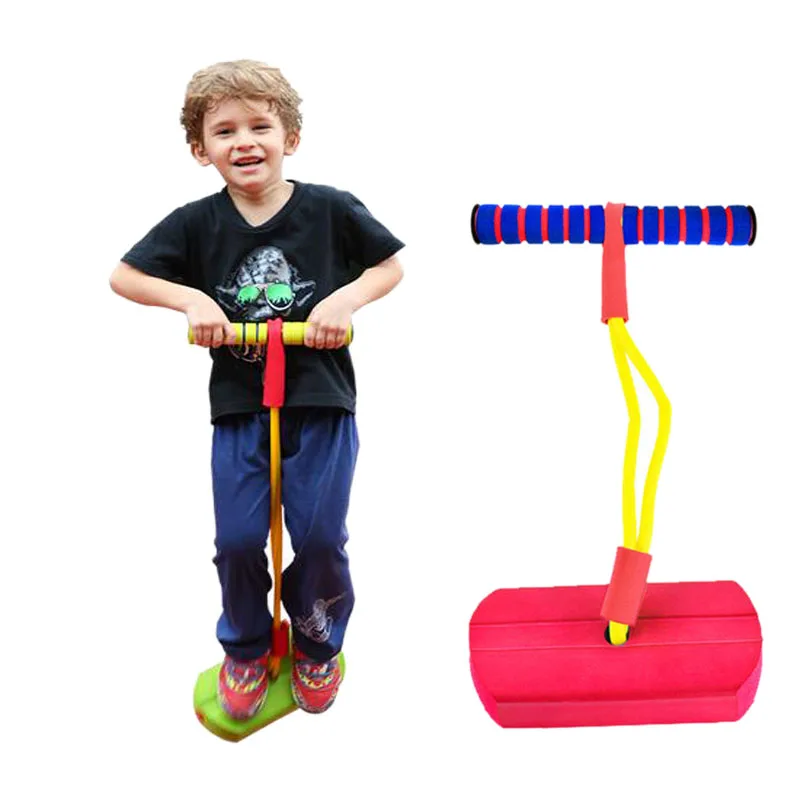 Спорт на открытом воздухе прыжок лягушки увеличенный игра родитель ребенок