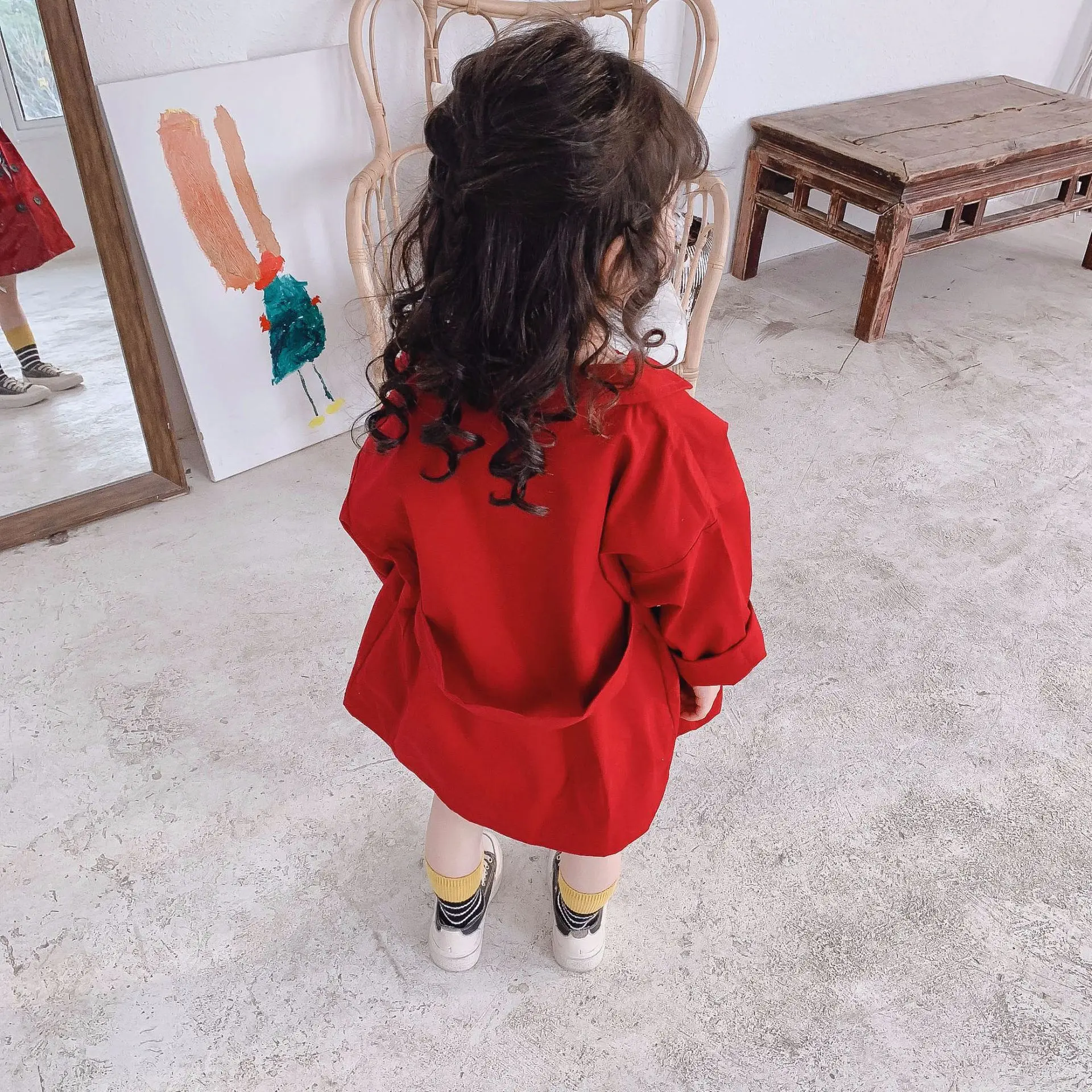 Модный хлопковый тренчкот цвета хаки/красного для маленьких девочек