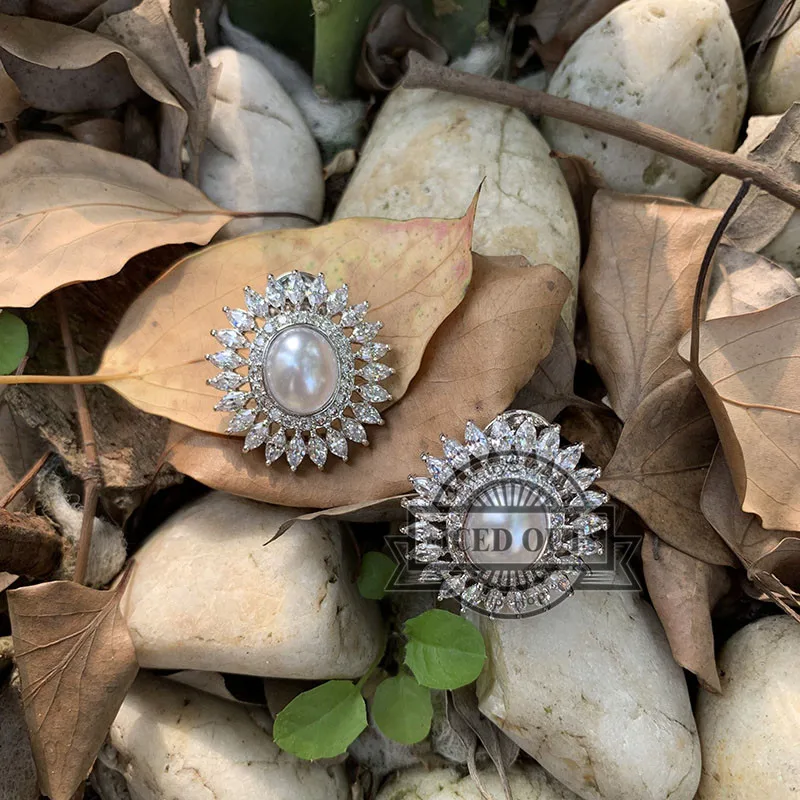 Классические серьги-гвоздики с серебряным покрытием и кубическим цирконием |