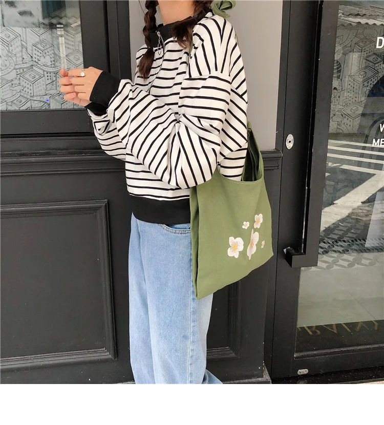 Женская холщовая сумка мессенджер с цветочным принтом однотонная зеленая