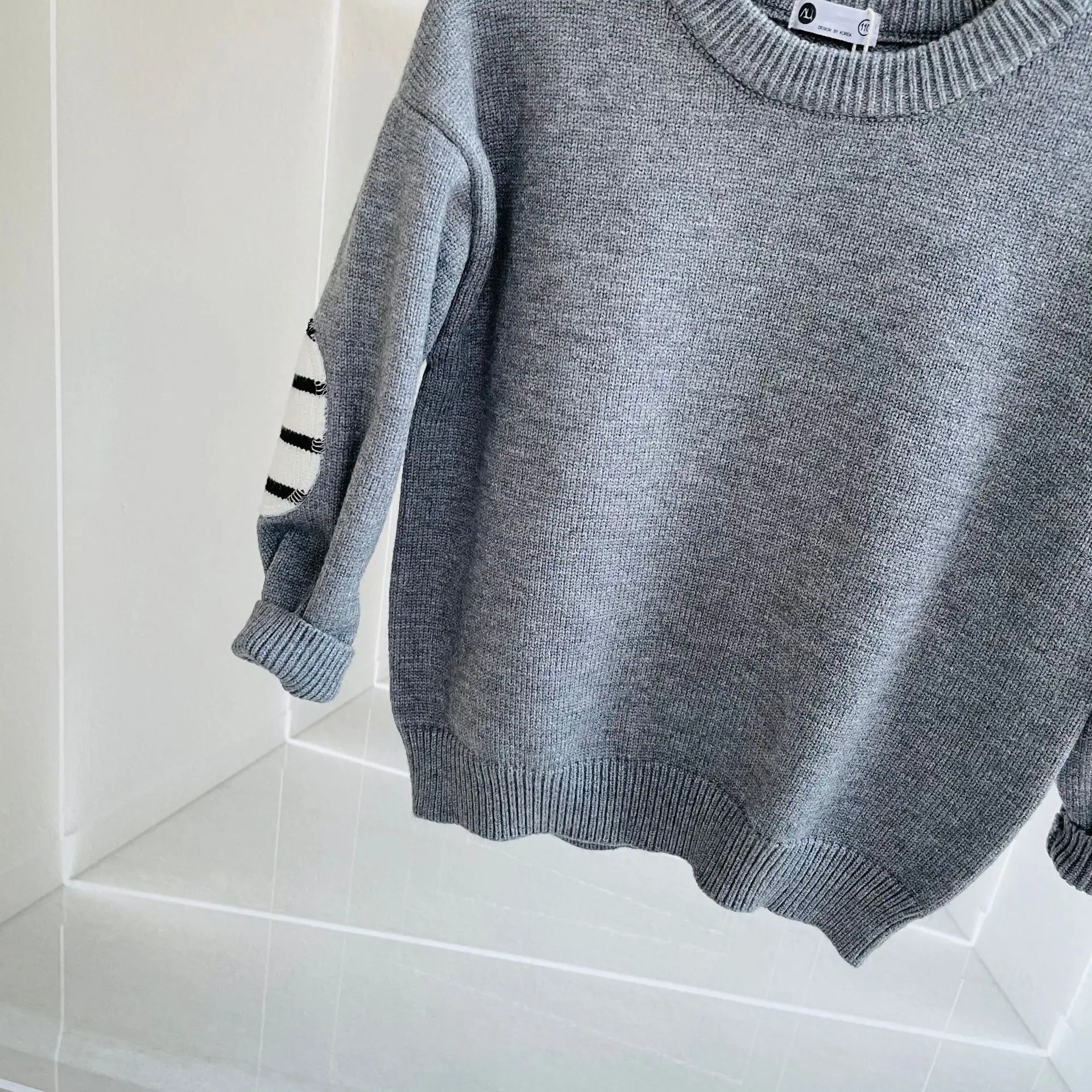 Свитер детский трикотажный с длинным рукавом и круглым вырезом | Детская одежда