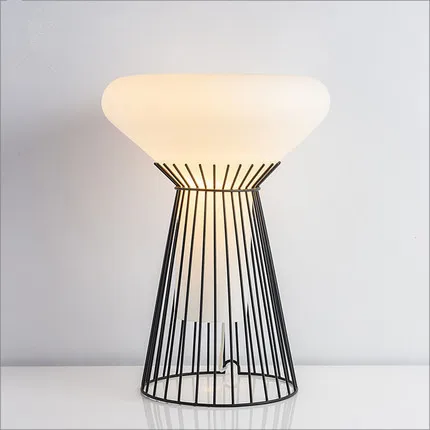 Скандинавские современные минималистичные настольные лампы для гостиной белый