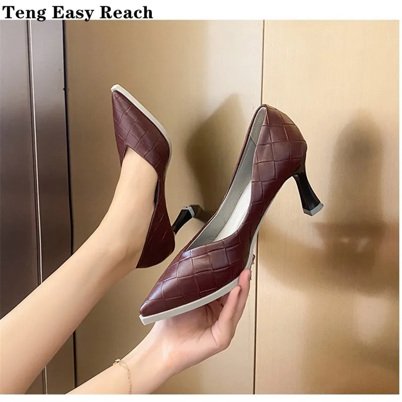 Женские офисные туфли лодочки выразительные без застежки на высоком каблуке