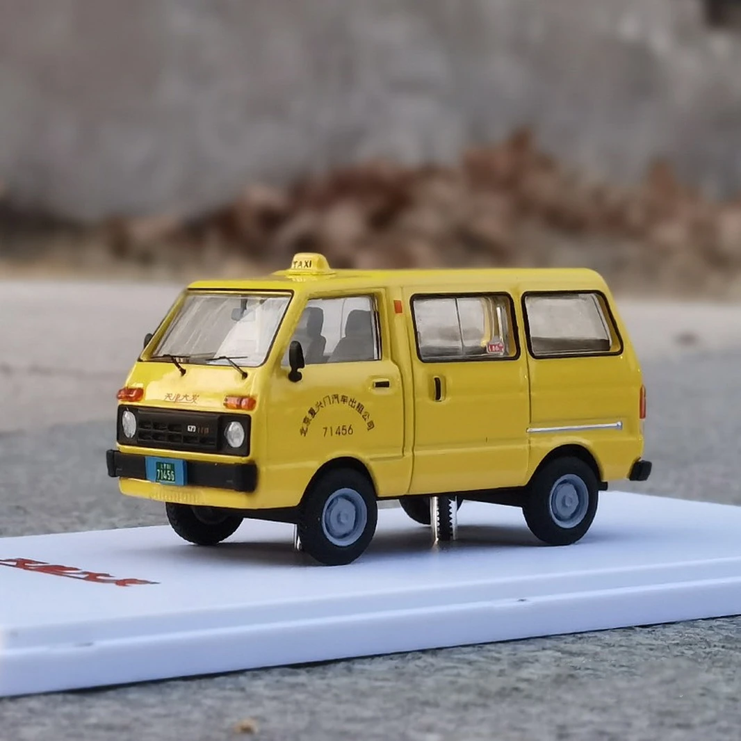 

1/43 Китай Тяньцзинь Дафа хуали TJ110 (DAIHATSU) модель фургона такси