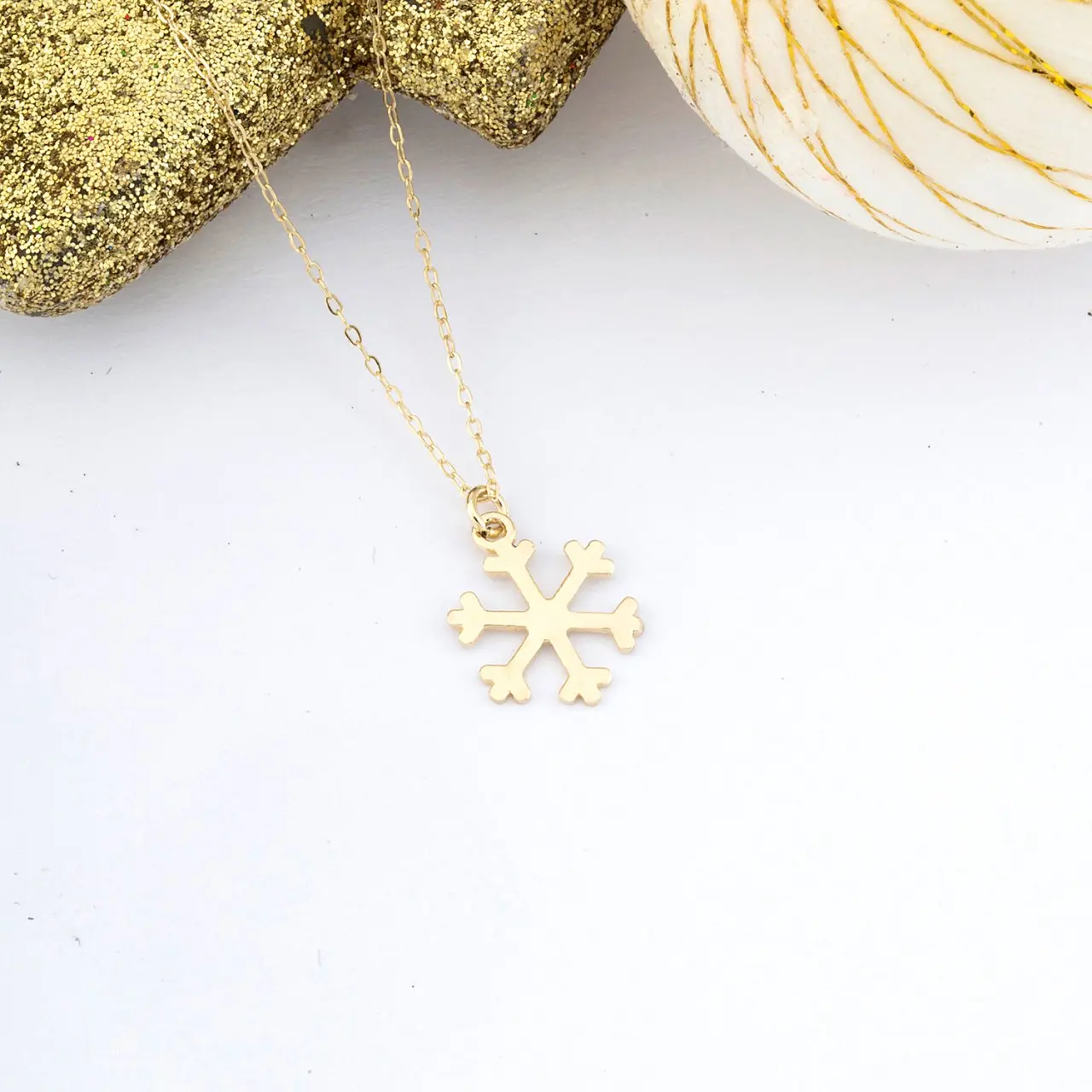 

SNOWFLAKE NECKLACE