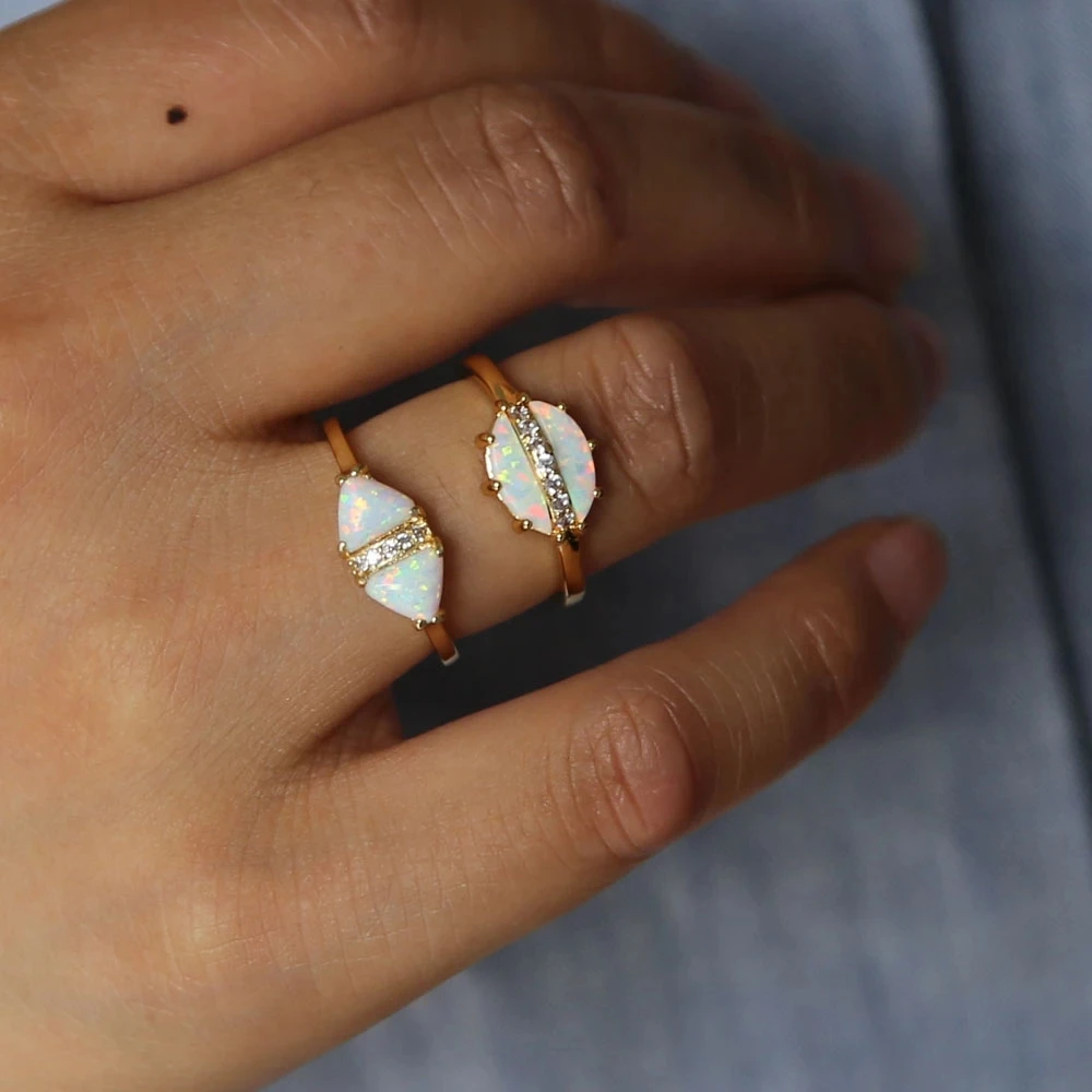 Женское кольцо с опалом классическое крупным камнем класса ААА золотым