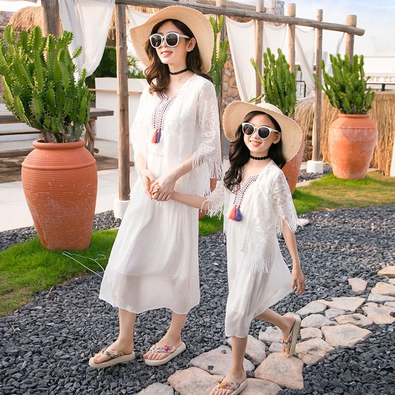 

2020 Mother Daughter Wedding Dresses Beach Girls Sundress Mommy and Me Ruffles Clothes White Shirts Family Matching Outfits