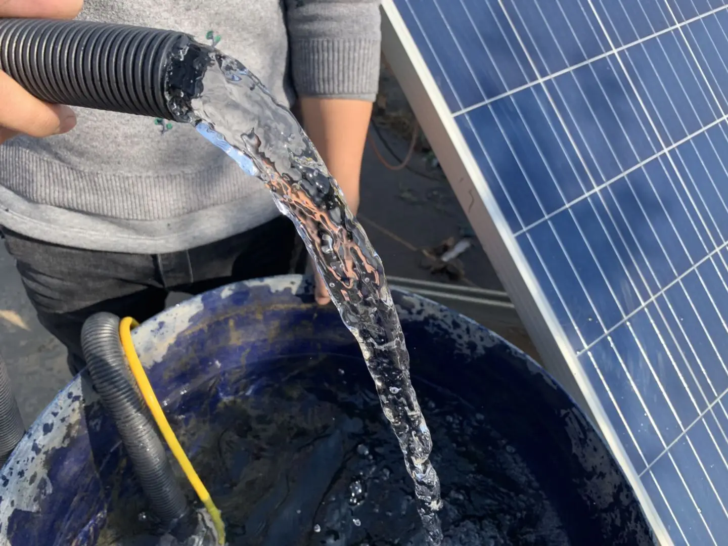24v dc Солнечный водяной насос глубокая скважина лодочный 1hp цена индия 2hp погружной