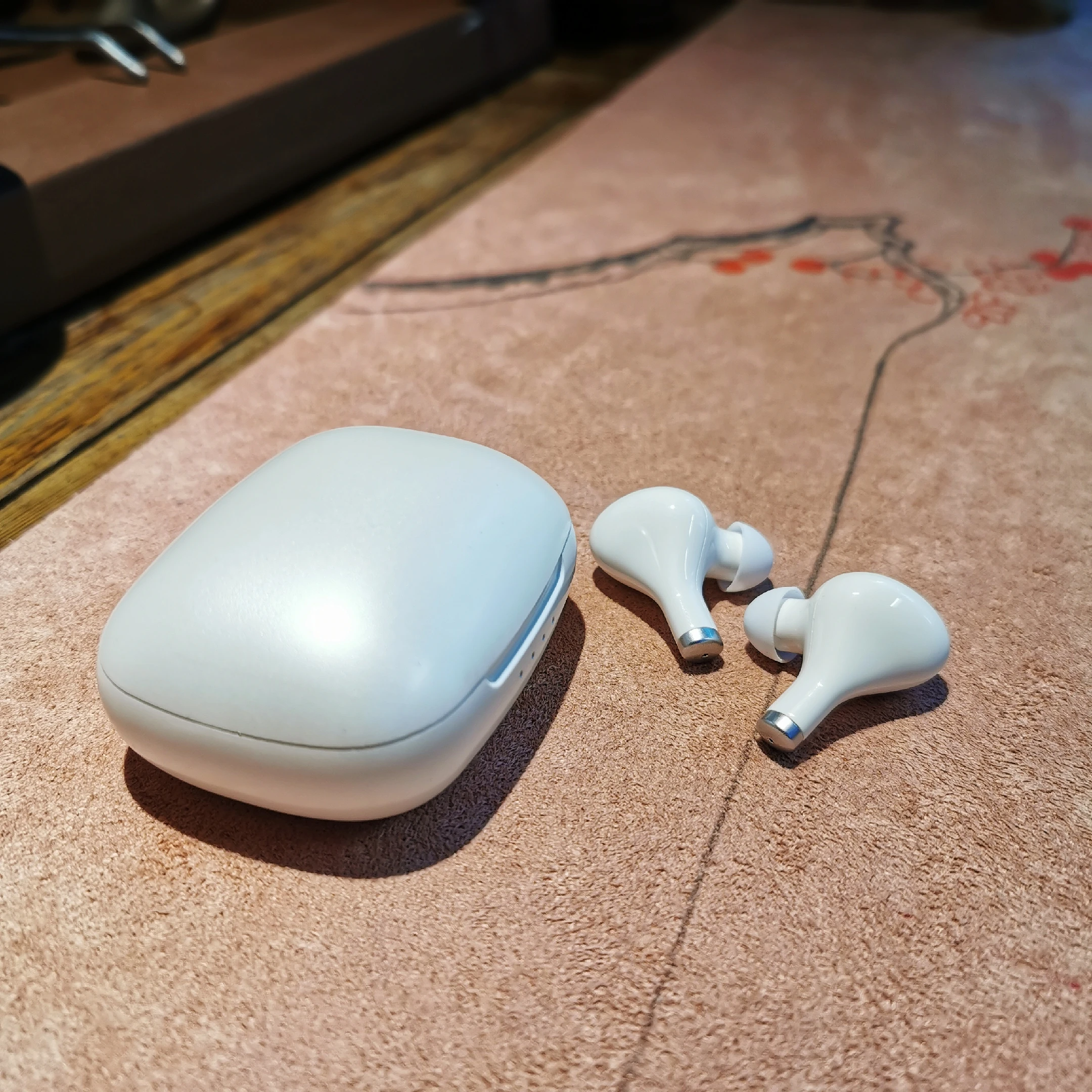 للبيع سماعات الأذن اللاسلكية مقابل سماعات الأذن اللاسلكية الحقيقية