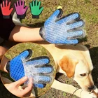 Резиновая перчатка для вычесывания шерсти собак и кошек