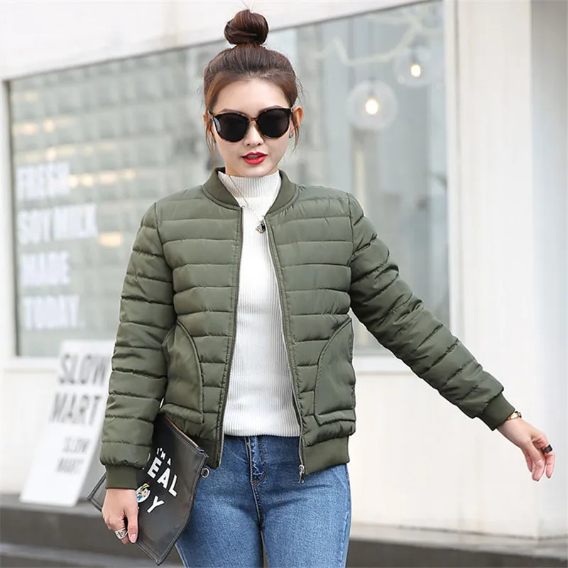 Зимняя куртка женская красная плюс размер свободная короткая тонкая легкая