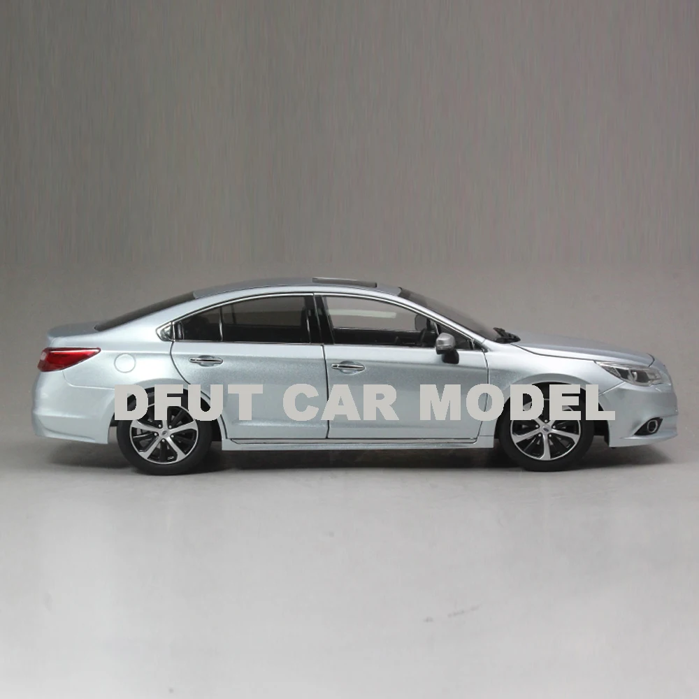 Масштаб 1:18 Модель автомобиля из сплава Legacy детские игрушечные автомобили