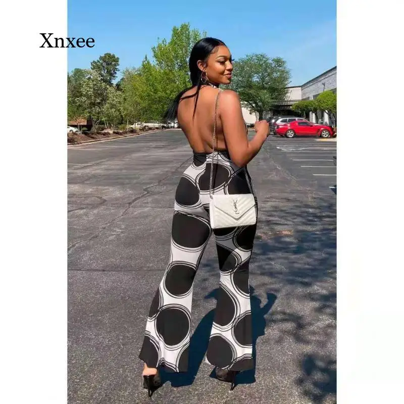 Женский расклешенный комбинезон без бретелек с открытой спиной и V-образным