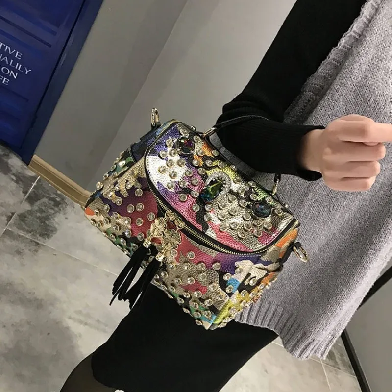 Сумка-тоут женская из экокожи модный саквояж кросс-боди с кисточками и стразы