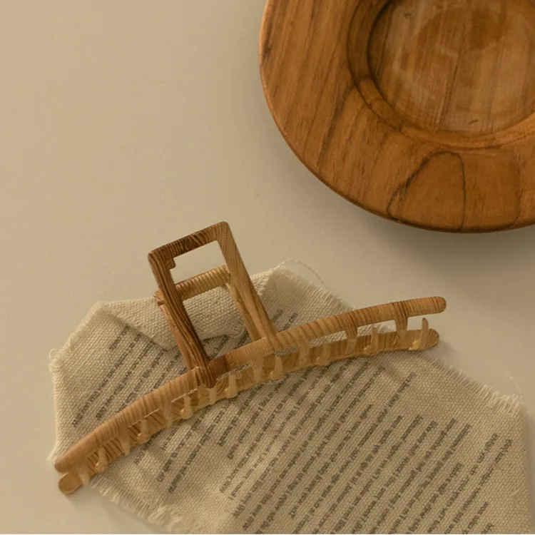 

Irregular wood grain hairpin net red 2021 new shark clip back head hair catching Korean elegant temperament headdress