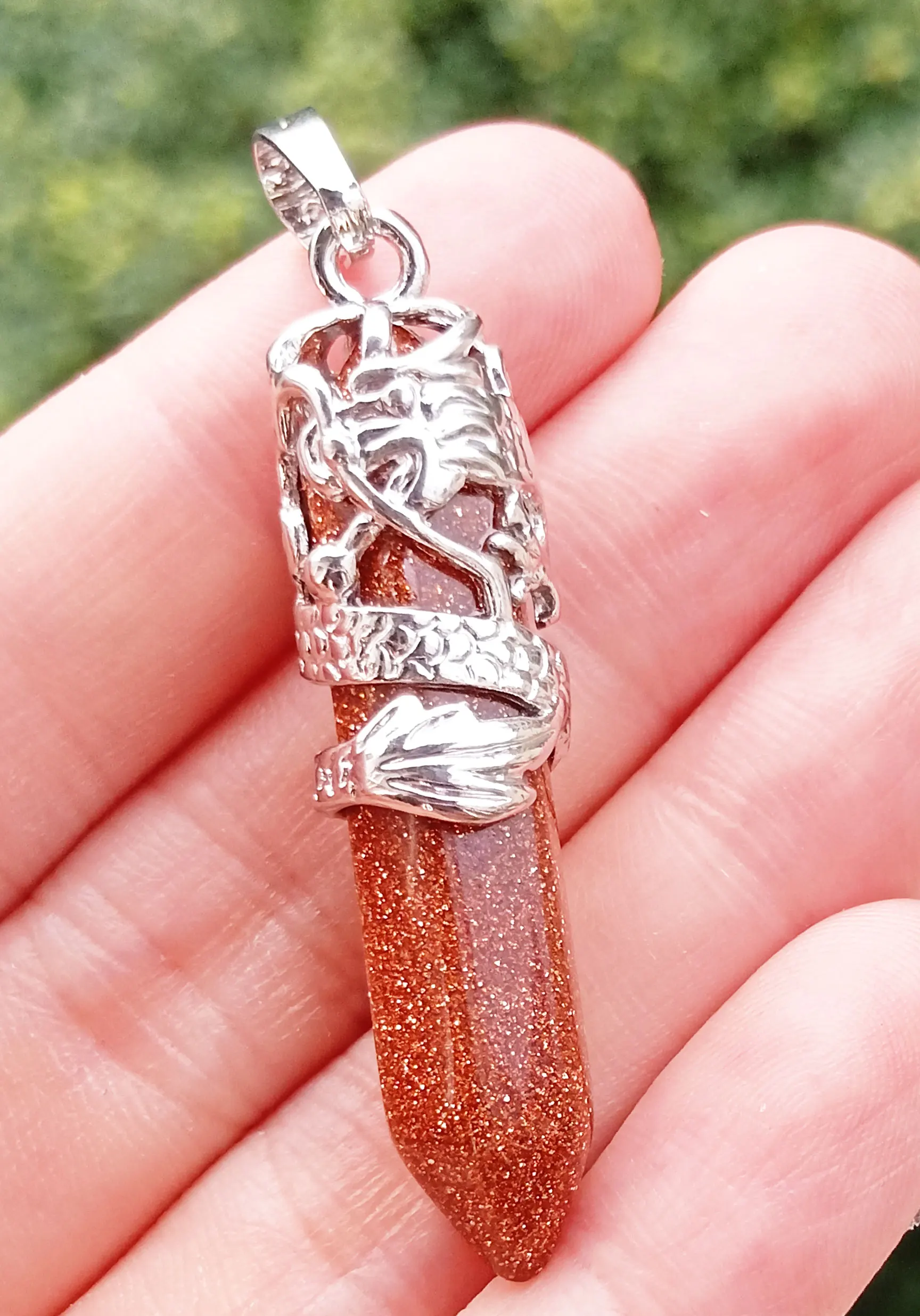 Золотой песчаник кулон с драконом драгоценные бусы из драгоценных камней