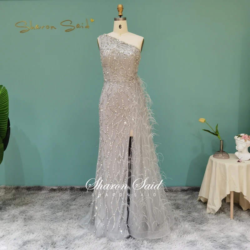 Роскошные золотистые вечерние платья-русалки с одним открытым плечом и разрезом