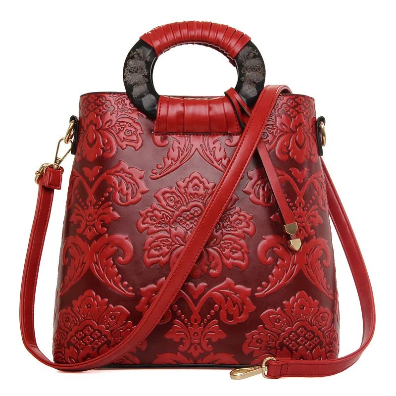 New style retro embossed logs handbag with one shoulder slanting span and large capacity tidal current bag | Багаж и сумки