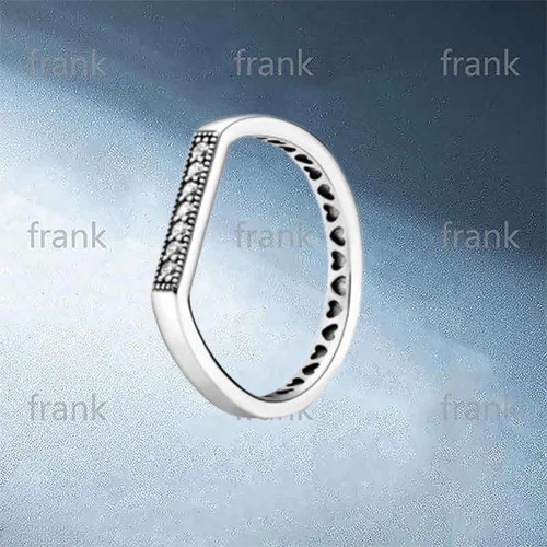 

199041C01 Signature Sparkling Logo Bar Stacking Ring