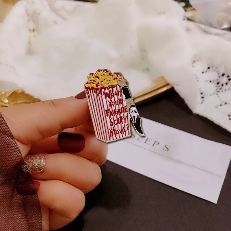 Какая у вас любимая эмалированная брошь с изображением попкорна в фильме Воэн